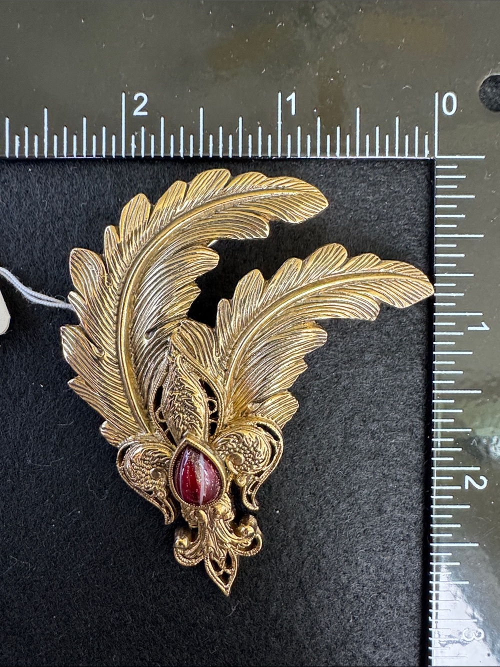 VTG Deadstock 1928 Gold-Tone Feather Brooch and Earring Set with Red Cabochons - Picture 7 of 8